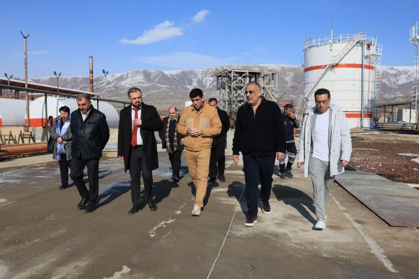 Էկոնոմիկայի նախարար Գևորգ Պապոյանն այցելել է Սուրենավանի նավթավերամշակման գործարան